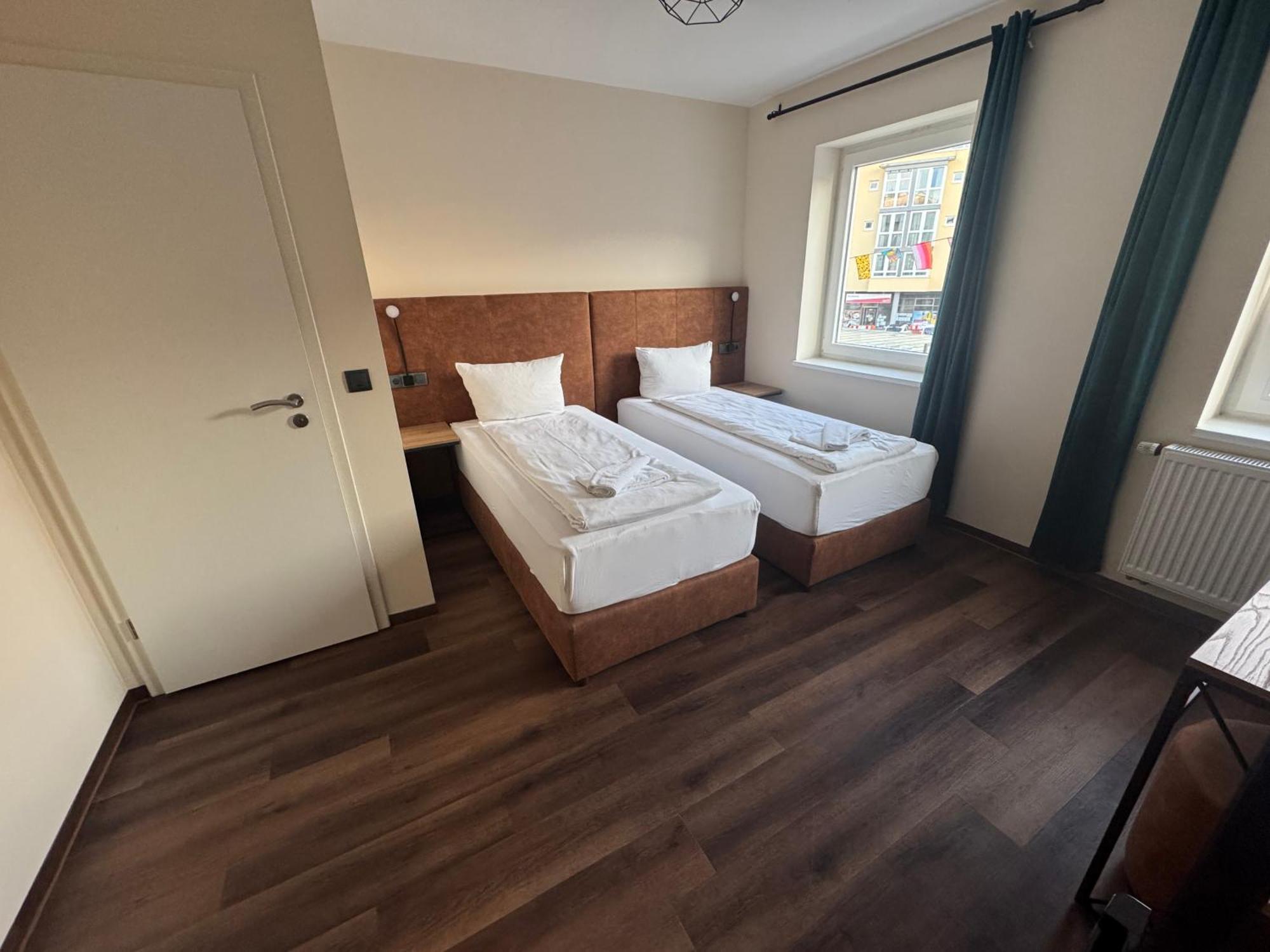 Hotel Capitol Zentrum - 24H - Friedrichshafen Zewnętrze zdjęcie