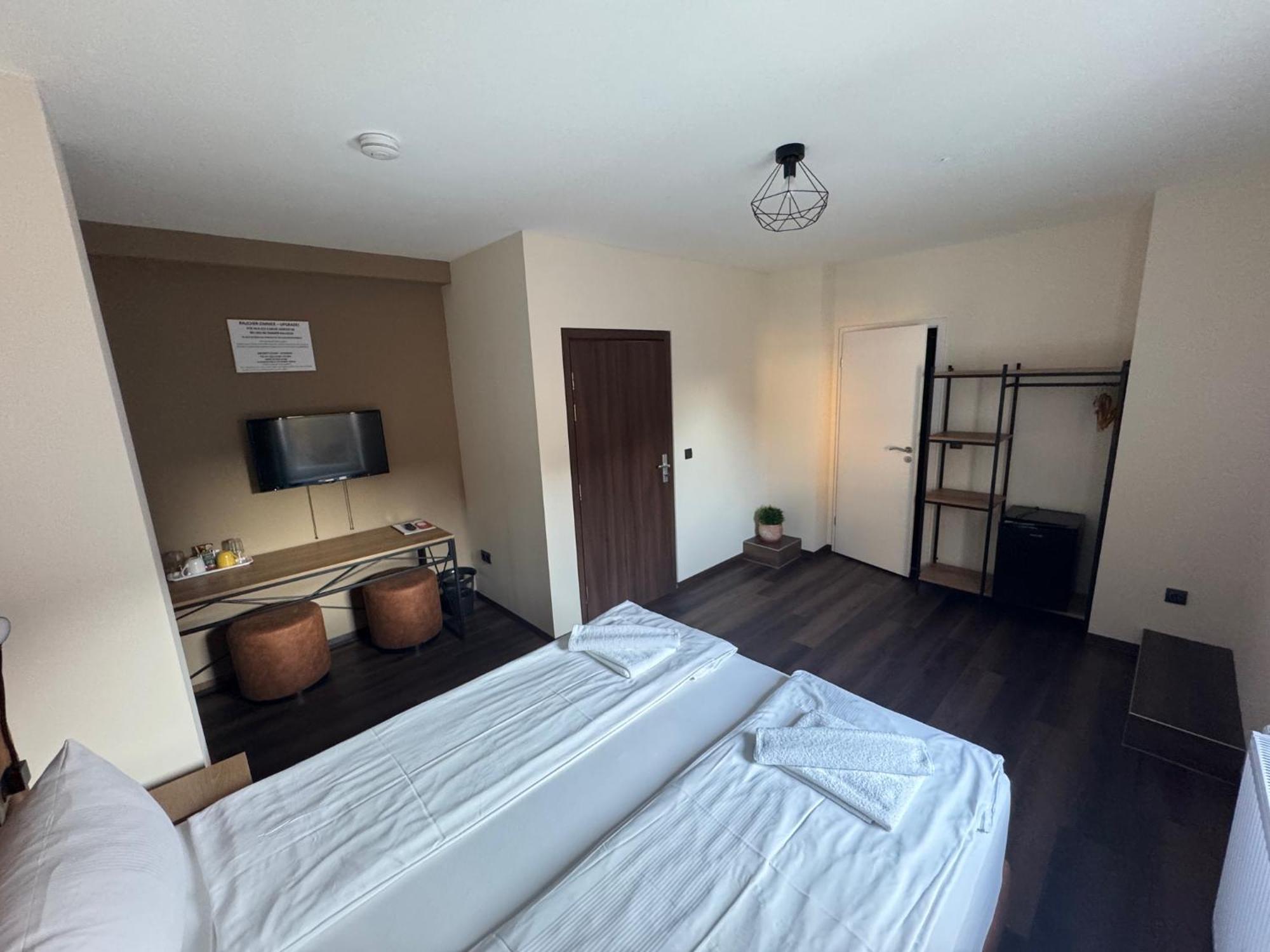 Hotel Capitol Zentrum - 24H - Friedrichshafen Zewnętrze zdjęcie