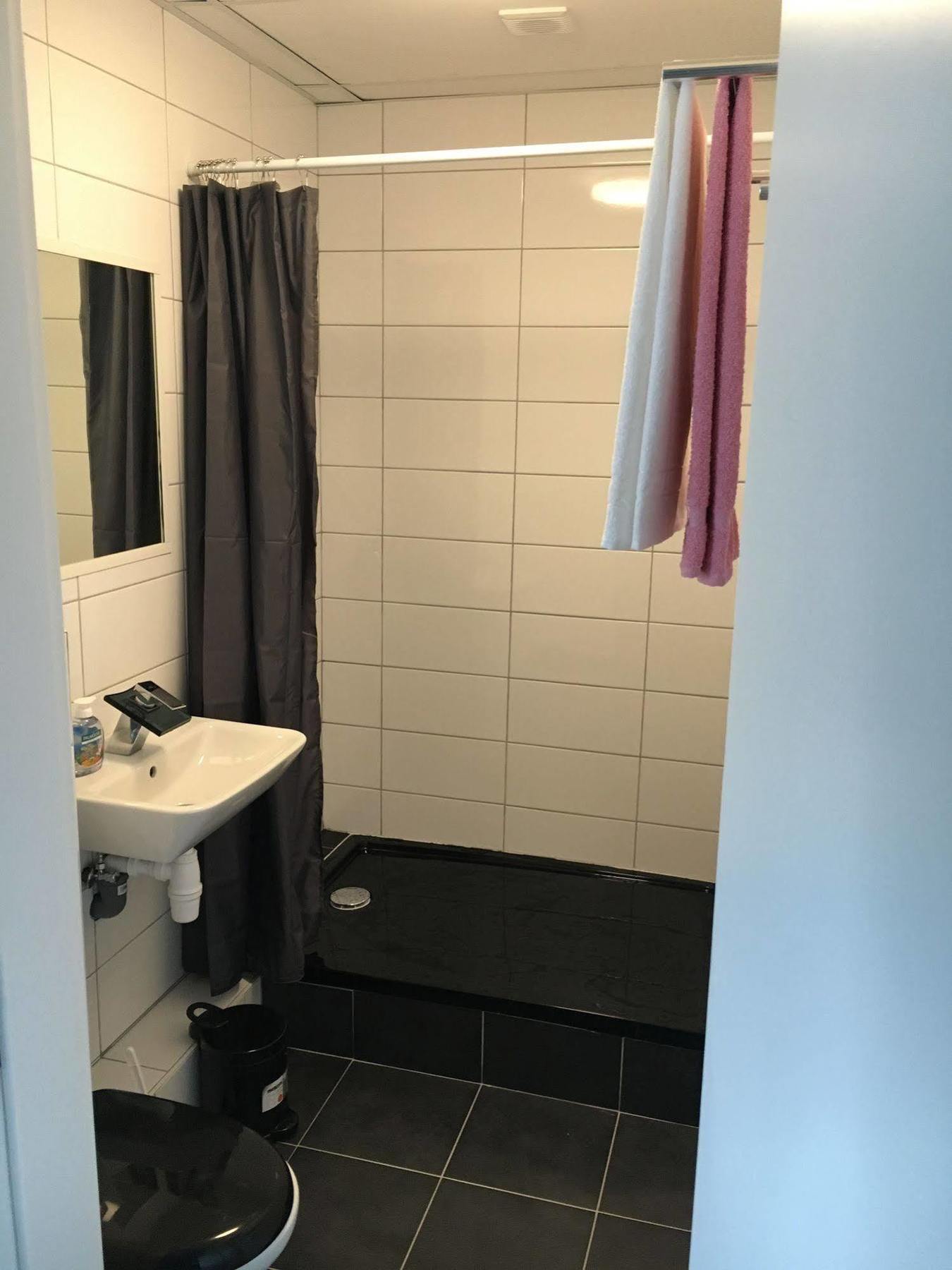 Hotel Capitol Zentrum - 24H - Friedrichshafen Zewnętrze zdjęcie