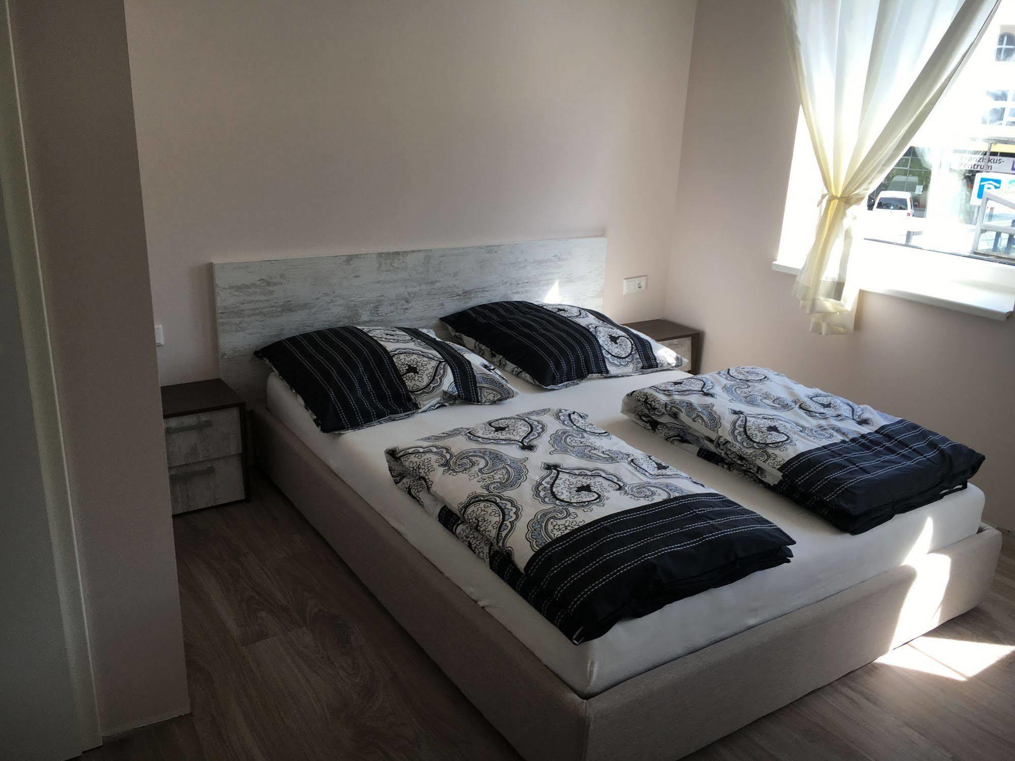 Hotel Capitol Zentrum - 24H - Friedrichshafen Zewnętrze zdjęcie